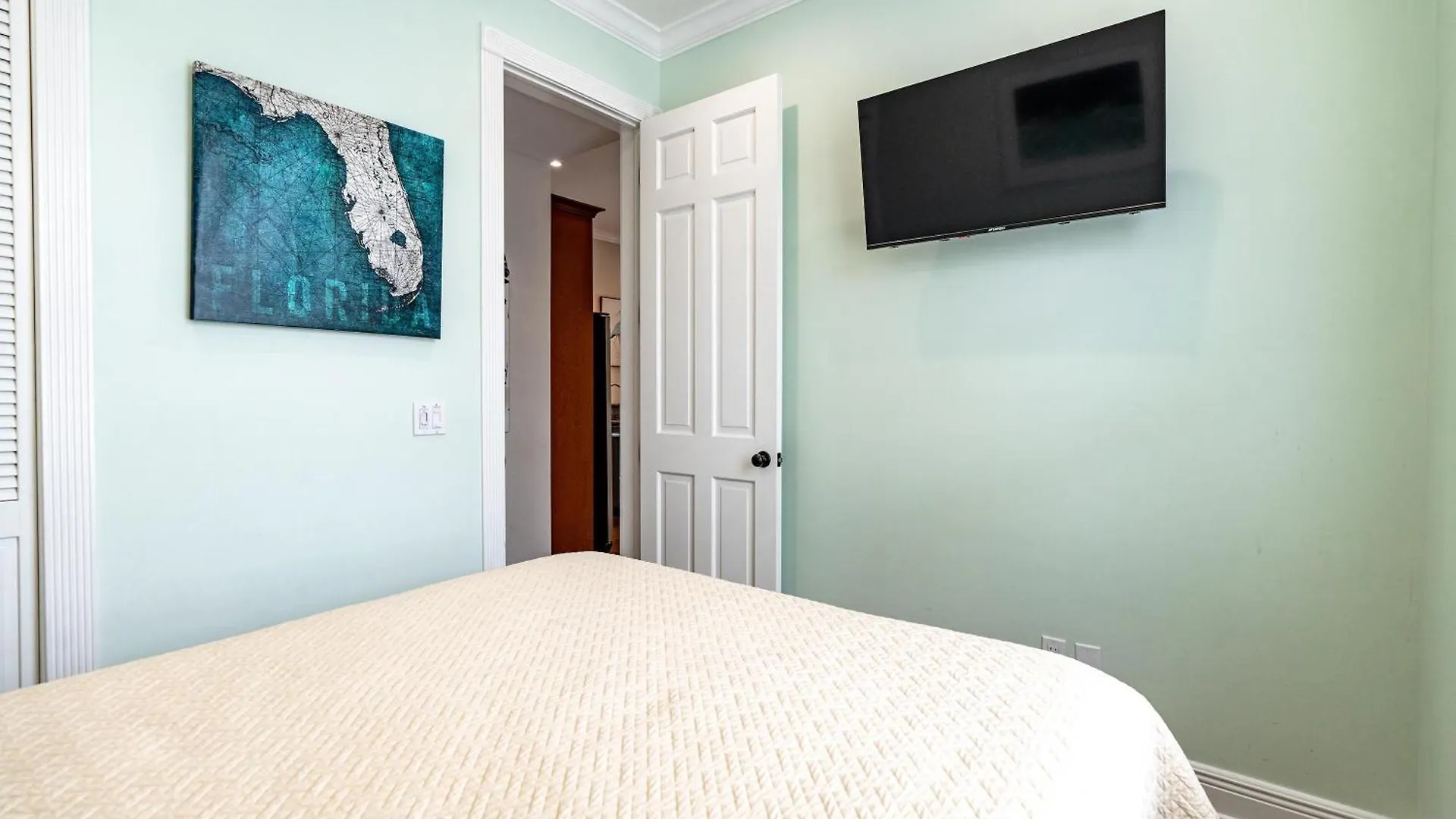 Alligator Reef Light Suite Key West