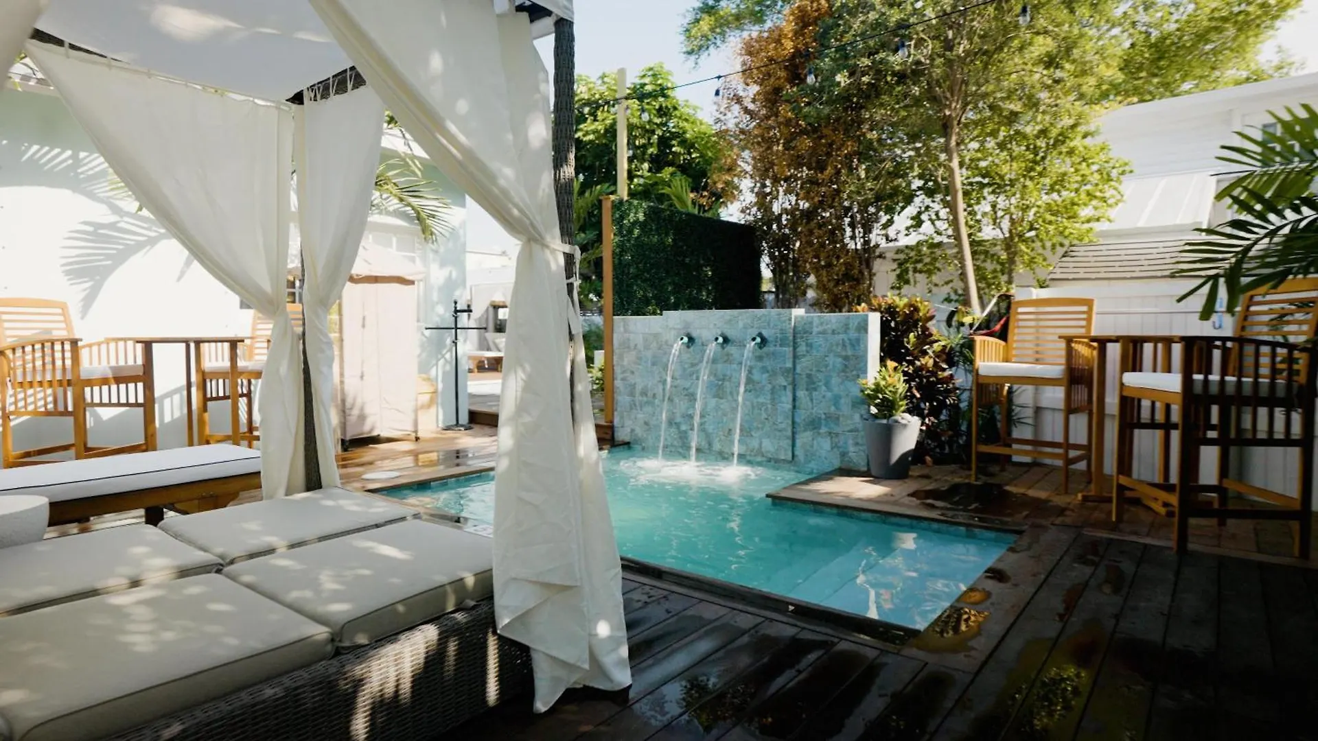 Alligator Reef Light Suite Key West 0*,